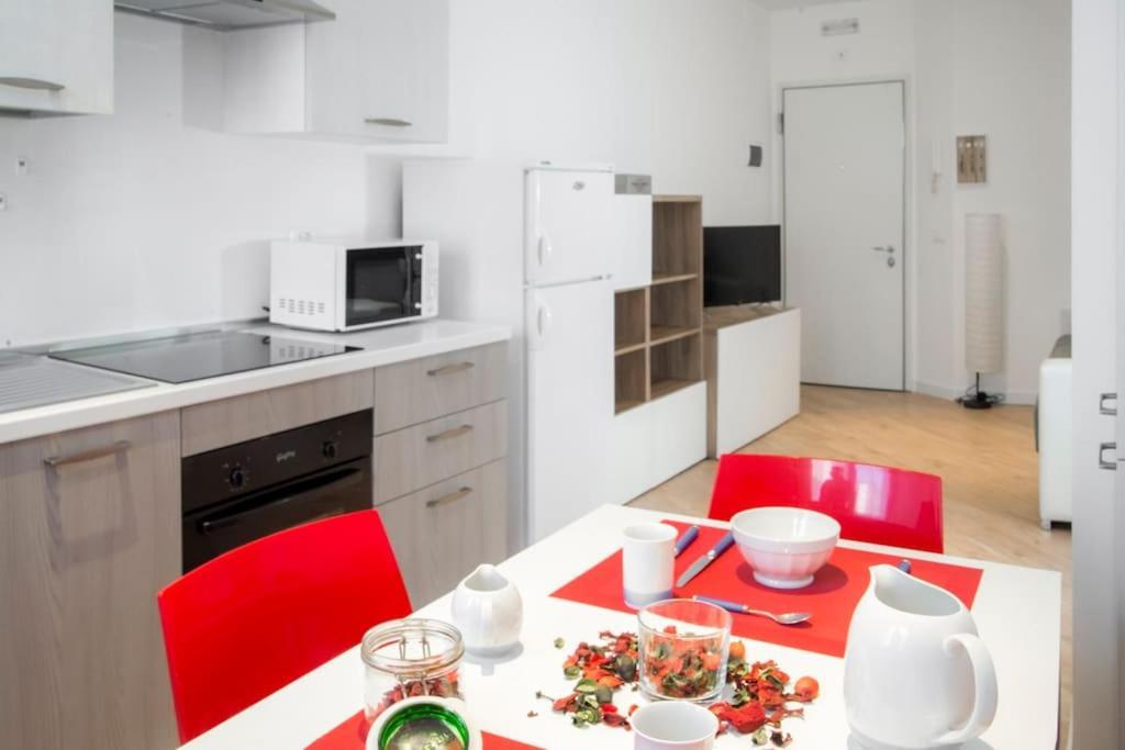 B&B Gocciadoro 26 Nuovo, Climatizzato, Zona Ospedale, Posto Auto Trento Bagian luar foto