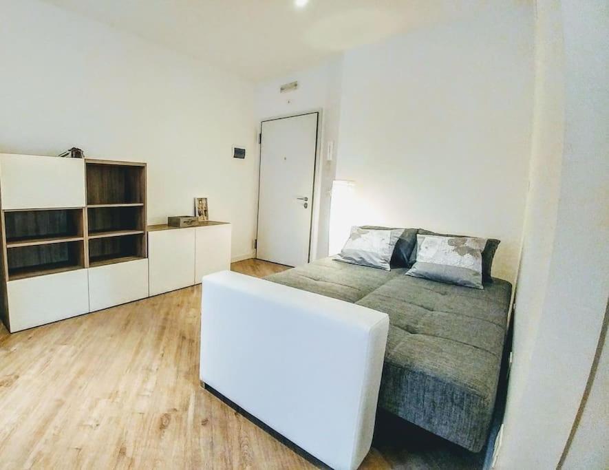 B&B Gocciadoro 26 Nuovo, Climatizzato, Zona Ospedale, Posto Auto Trento Bagian luar foto