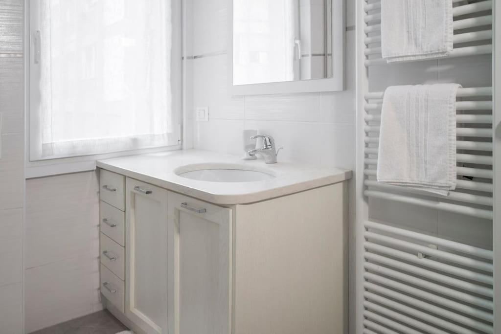 B&B Gocciadoro 26 Nuovo, Climatizzato, Zona Ospedale, Posto Auto Trento Bagian luar foto