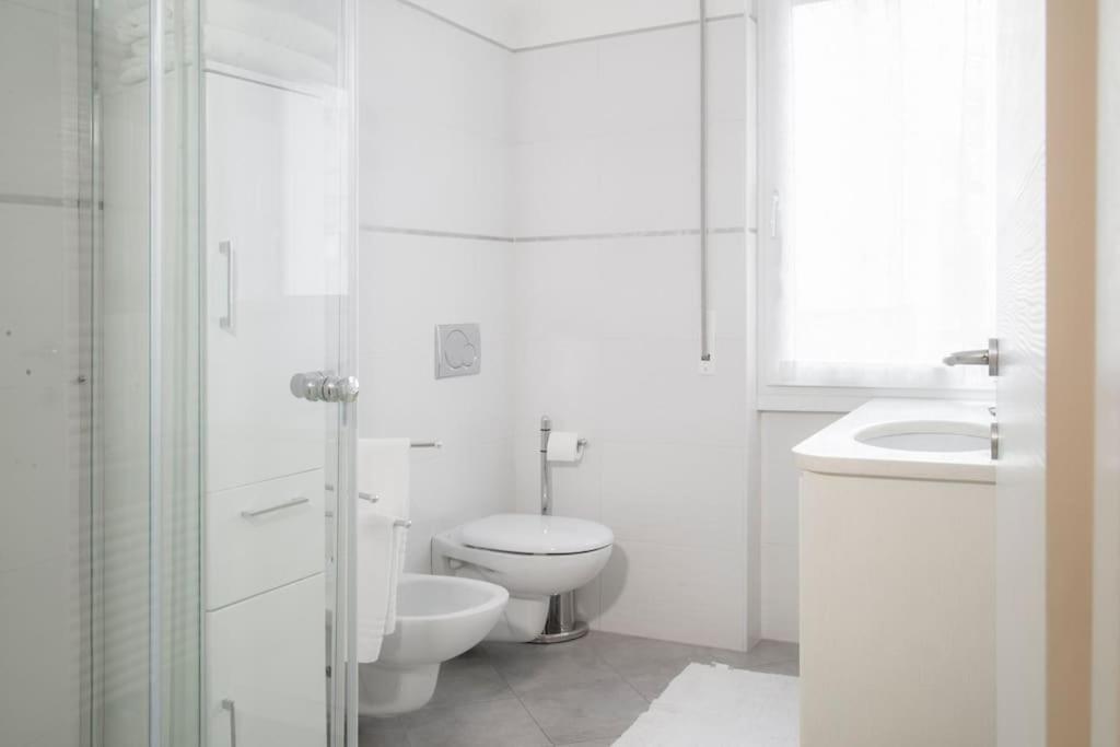 B&B Gocciadoro 26 Nuovo, Climatizzato, Zona Ospedale, Posto Auto Trento Bagian luar foto