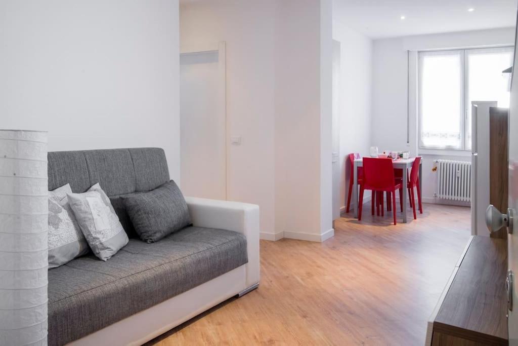 B&B Gocciadoro 26 Nuovo, Climatizzato, Zona Ospedale, Posto Auto Trento Bagian luar foto