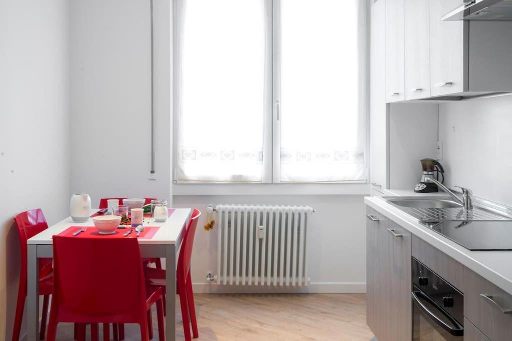 B&B Gocciadoro 26 Nuovo, Climatizzato, Zona Ospedale, Posto Auto Trento Bagian luar foto